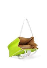 Borsa a tracolla in rete verde lime brillante con bordi a ondina, dotata di manici bianchi e interni beige con una tasca con zip.