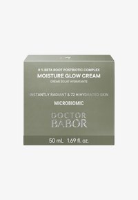 Boîte rectangulaire verte pour la crème Moisture Glow de Doctor Babor avec du texte argenté. Contient 50 mL, comportant des détails sur le produit à l'avant.