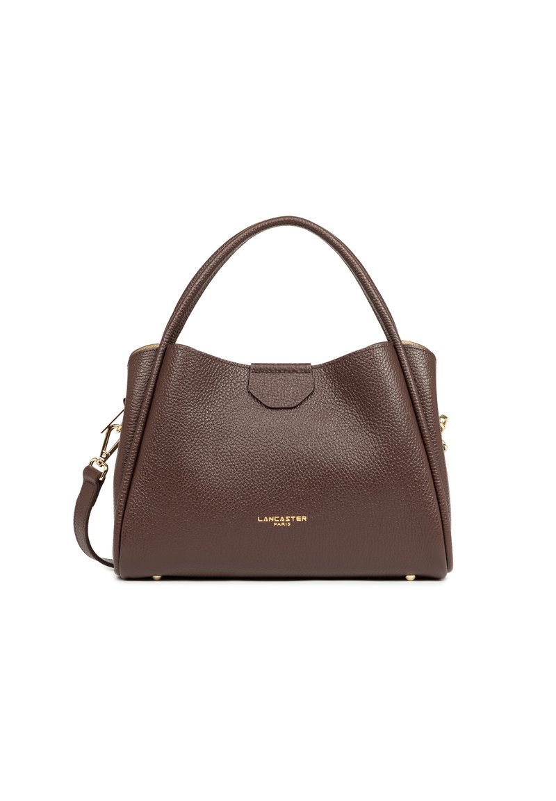 Sac à main en cuir marron au design structuré, doté de deux poignées et d'une bandoulière amovible, estampillé "Lancaster Paris."