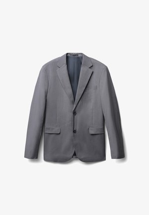 Blazer gris pour homme à deux boutons avec revers, poches à rabat à l'avant et poche poitrine, présenté sur fond blanc.