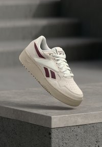 Reebok Classic ATR CHILL - Baskets basses - luxe grey/moon stone/black cherry/gris clair - ZALANDO.FR