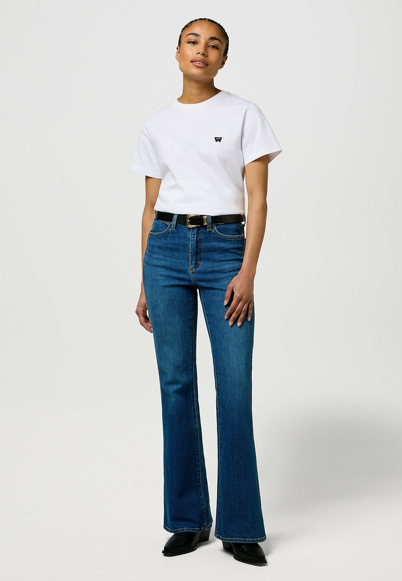 Wrangler MONTANA - Jeans a zampa - dark wash/blu scuro