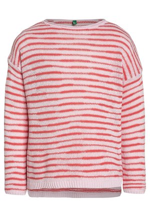 Sweter z dzianiny z długim rękawem, z poziomymi różowymi i koralowymi paskami oraz okrągłym dekoltem.