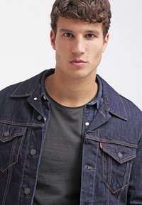 Levi's® THE TRUCKER - Kurtka jeansowa