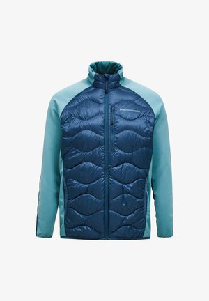 Marineblauer isolierter Mantel mit gestepptem Muster auf der Vorderseite, kontrastierenden hellblauen Ärmeln, hohem Kragen und Reißverschlüssen auf der Brust und an den Seiten.