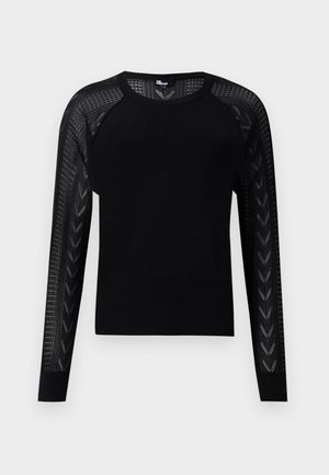Suéter negro con textura acanalada, mangas largas con detalles de panel transparente y cuello redondo para un look moderno.