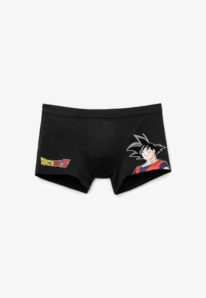 Sorte bomuldsboxer shorts med et grafisk billede af Goku fra Dragon Ball Z på venstre ben og rød-gul tekstlogo.