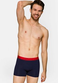 Granatowe bokserki z czerwonym paskiem, z logo "LANÇERTO", wykonane z elastycznej mieszanki bawełny, zaprojektowane dla komfortu i dopasowania.