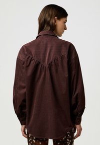 Wrangler LONG SLEEVE YOKE WESTERN FOR LOOSE FIT - Blus - mahogany