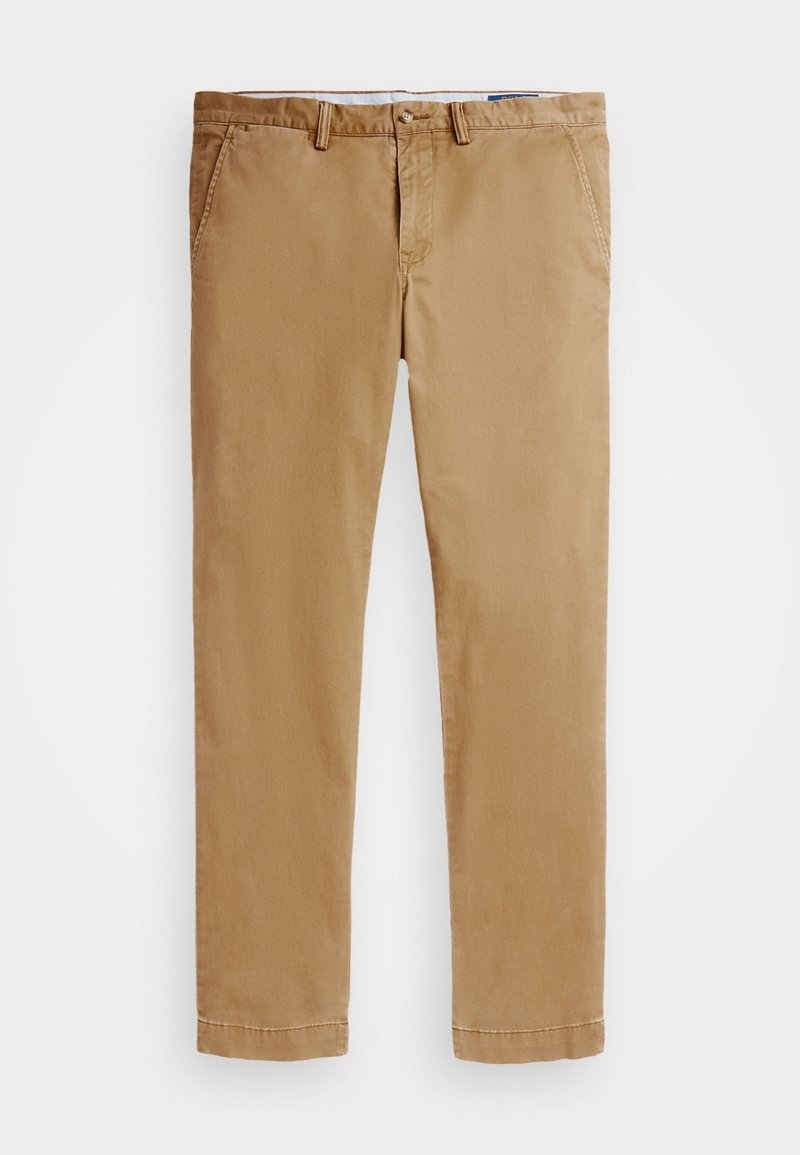 Pantalon chino beige slim-fit pour homme avec passants de ceinture, fermeture devant par bouton et poches latérales, présenté à plat sur fond blanc.