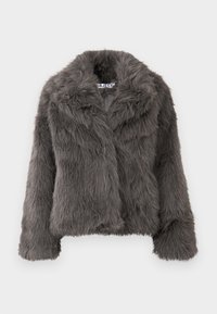 Faux fur jakke i mørkegrå med en blød tekstur, bred krave og lange ærmer. Har ingen synlig lukning og er designet til lagdeling.