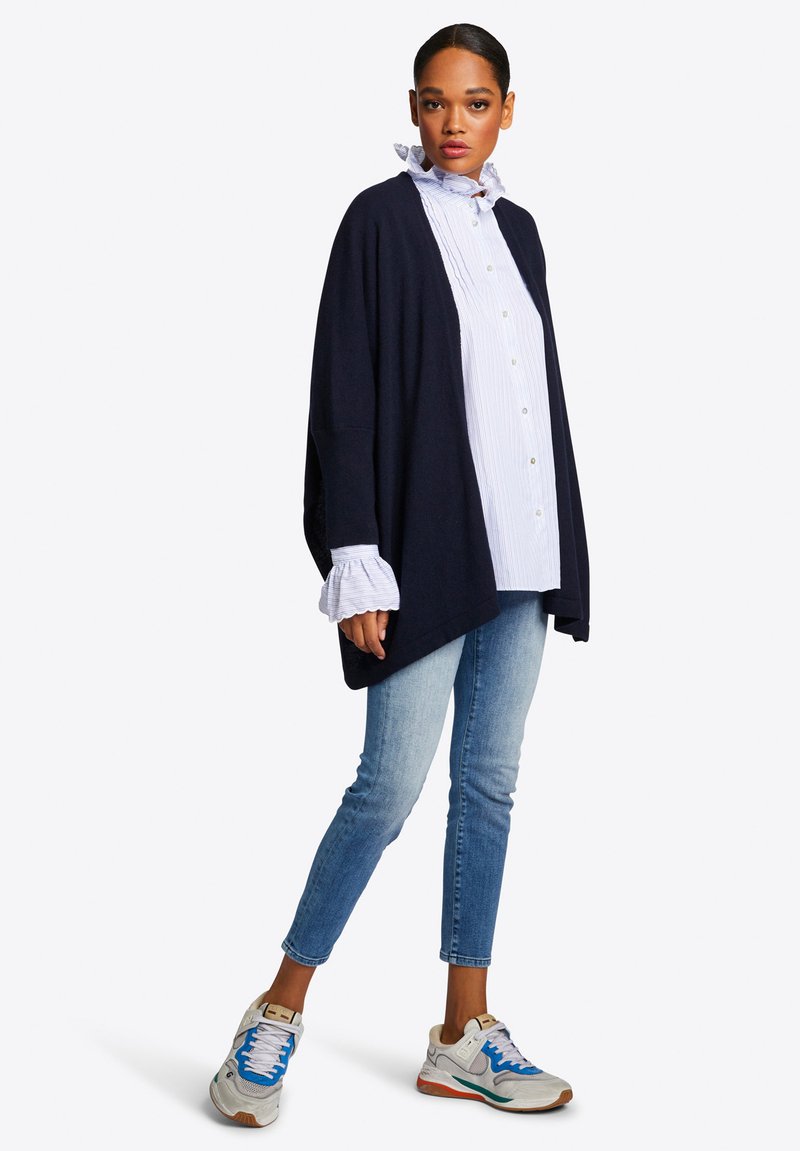 Rich & Royal NACHHALTIGE STRICKJACKE AUS RECYCELTEM MATERIAL - Kardigan - deep blue