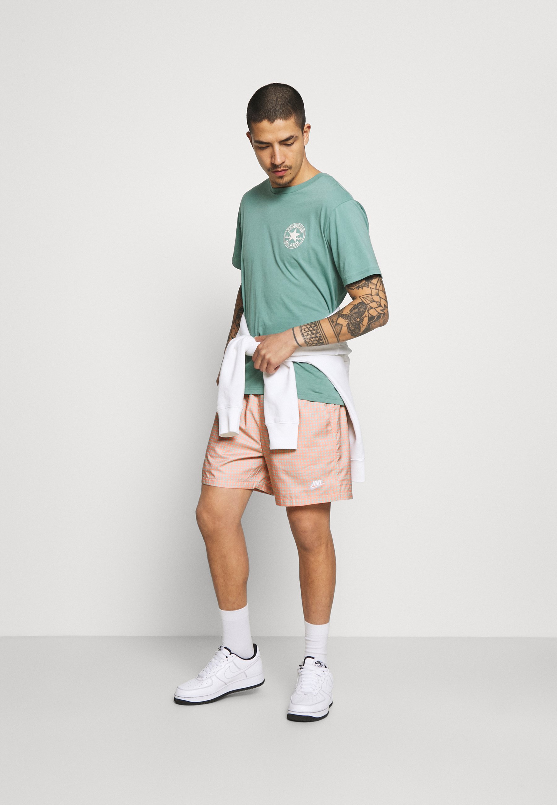 Nike Sportswear FLOW GRID - Shorts - crimson bliss/white/light pink -  Zalando.co.uk