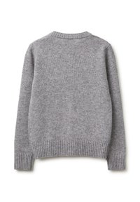 Šedý pletený svetr s kulatým výstřihem. Má žebrované manžety a lem, hladkou texturu a standardní střih.