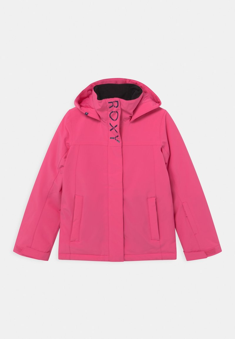 Veste imperméable rose avec capuche, arborant un logo noir à l'avant, deux poches latérales et une finition lisse et mate.