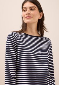 Langärmliges Oberteil in Navy und Weiß gestreift, aus weichem Baumwollmix, mit Rundhalsausschnitt und entspannter Passform.