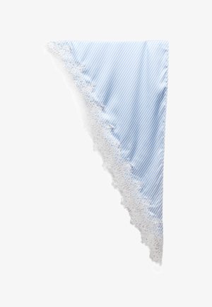 Hellblau-weiß gestreifter Stoffecke mit aufwendigem weißem Spitzenbesatz entlang des Randes.