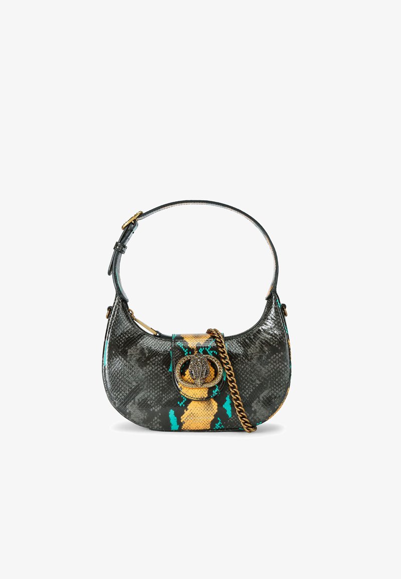 Borsa hobo con un motivo in pelle di serpente multicolore nero, verde e giallo, enfatizzata da un fermo in metallo dorato e tracolla a catena.
