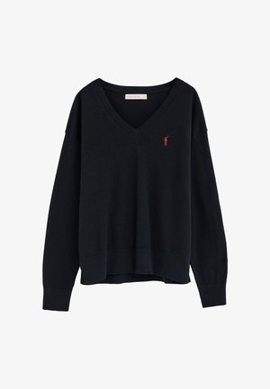 Zwarte V-hals trui met lange mouwen, rood geborduurd logo van een polo-speler op de linkerborst en geribbelde manchetten en zoom.