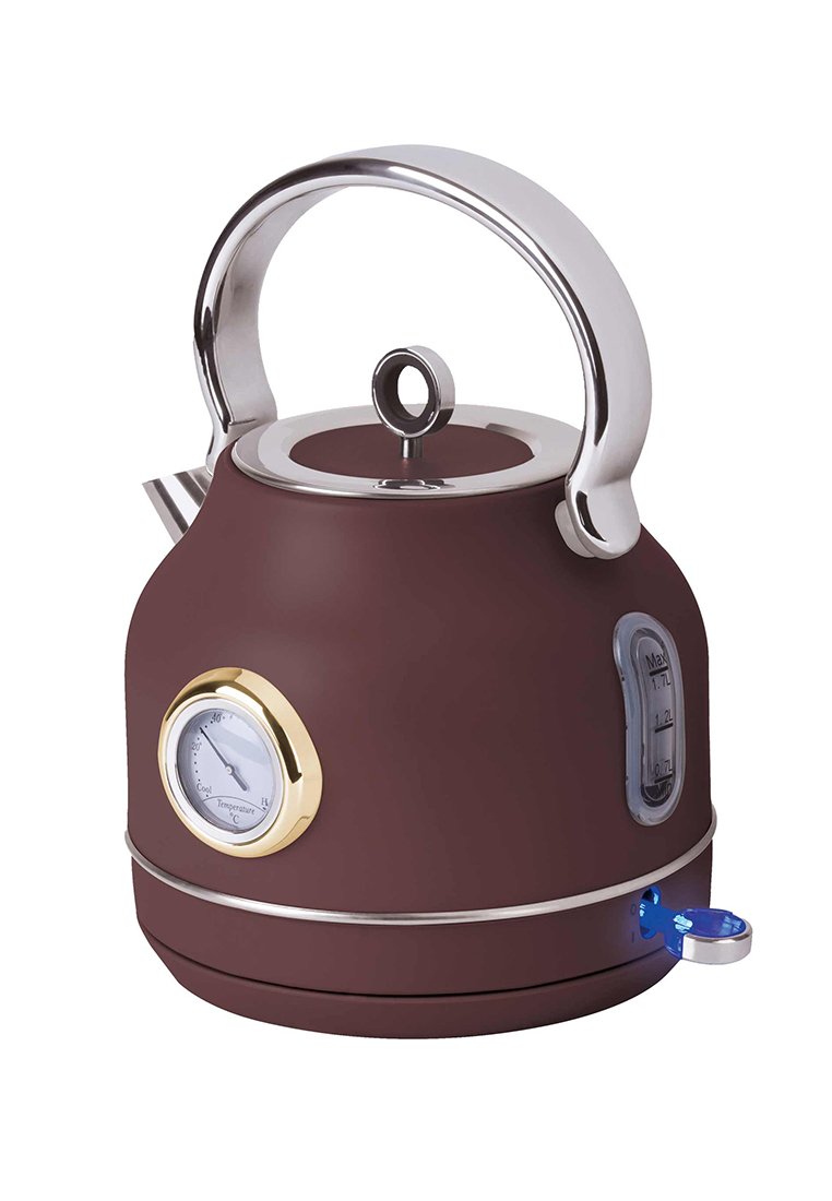 Elektrická konvice v retro stylu hnědé barvy se stříbrnou rukojetí, výtokem, teploměrem, ukazatelem hladiny vody a modrým světlem na vypínači.