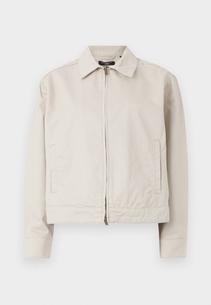 Lys beige jakke med en strukturert krage, hel frontglidelås og sidelommer. Laget av glatt stoff med en skreddersydd passform.