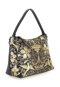 Borsa nera con ricami floreali e di uccelli dorati, con un'unica maniglia nera e chiusura con zip, inclinata per mostrare il fronte e il lato.