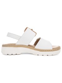 Sandalia blanca de punta abierta con correa trasera ajustable, plantilla acolchada de color beige, entresuela beige cosida y suela exterior de goma blanca texturizada.