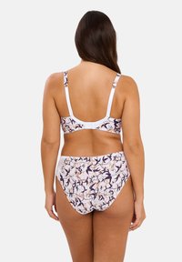 Ensemble bikini avec un motif floral en violet, beige et blanc. Tissu doux, bretelles ajustables et fermeture par agrafe à l'arrière.