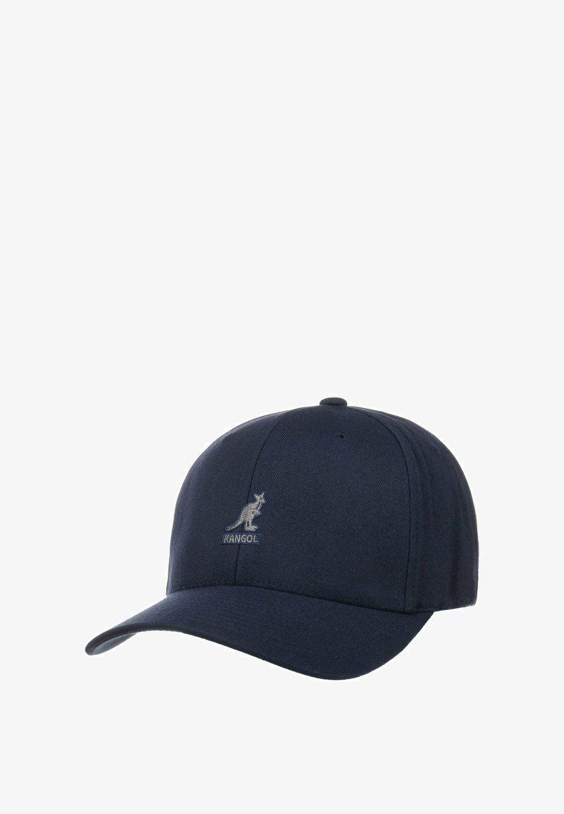 Berretto blu navy in tessuto, con visiera curva e un logo di canguro ricamato e in rilievo sulla parte anteriore. Design standard a sei pannelli.