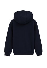 Temno modra kapuca majica iz mešanice bombaža, z ribastimi manšetami in gladko teksturo. Ima preprost, minimalističen dizajn.