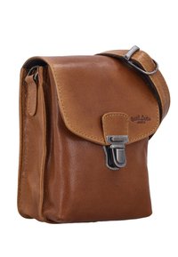 Braune Leder Schultertasche mit Klappenverschluss, silbernem Zubehör und strukturierter Oberfläche. Mit einem langen, verstellbaren Tragegurt ausgestattet.