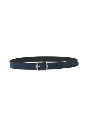 Cintura in blu navy con texture, fibbia rettangolare argentata e numerosi fori di regolazione, stesa su sfondo bianco.