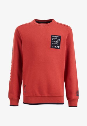 Rød langærmet rundhalset sweatshirt med sort "N.Y.C" tekst på brystlappen, ærmet og kantdetaljer.