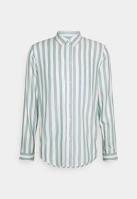 Camicia a maniche lunghe a righe in verde e bianco. Colletto con bottoni, taschino singolo sul petto, orlo arrotondato e dettagli dei polsini con righe coordinate.