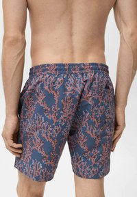 Kopalke s temno modro podlago in koralnim vzorcem v roza in svetlo modri barvi. Material deluje lahko, z elastičnim pasom.