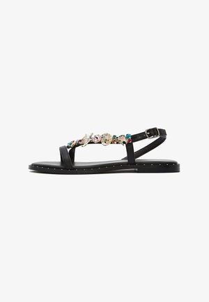 Zwarte leren sandalen met bloemen- en metallic accenten op de bovenkant, met een gespsluiting en een platte zool versierd met studs.
