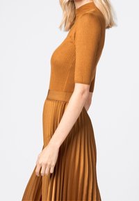 HALLHUBER Strickpullover - light brown