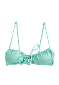 Mintgrüner Bikini-Oberteil mit verstellbaren dünnen Trägern, gerafftem Stoff an den Kanten und einer zentralen Bindeschleife. Glatte, leicht glänzende Textur.