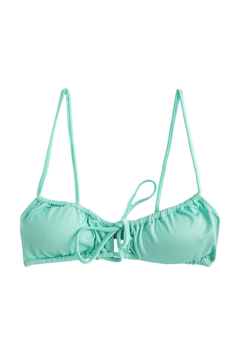 Mintgrüner Bikini-Oberteil mit verstellbaren dünnen Trägern, gerafftem Stoff an den Kanten und einer zentralen Bindeschleife. Glatte, leicht glänzende Textur.