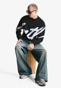 Bershka PRINTED - Jumper - black