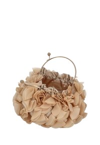 Beige stofhåndtaske med en opsamlet top, pyntet med lagdelte, bladsformede flæser og et håndtag i guldfarvet metalramme.