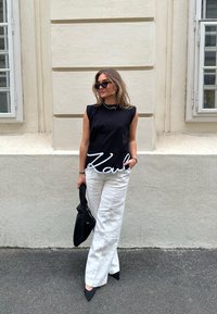 KARL LAGERFELD SIGNATURE TANK - Majica kratkih rukava s printom - black