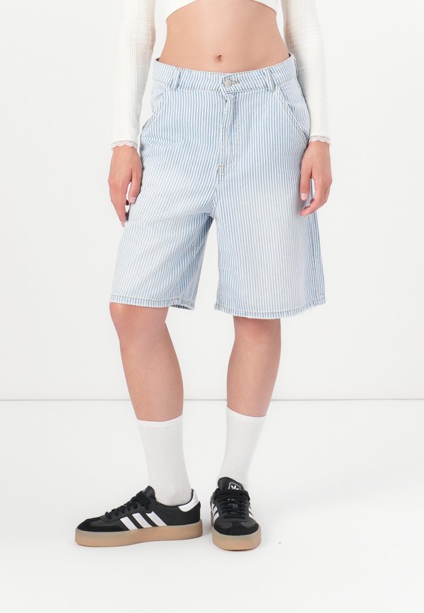 ONLGIA STRIPED LOOSE - Denim shorts