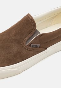 Vans CLASSIC SLIP ON UNISEX  - Joggesko - coffee liqueur