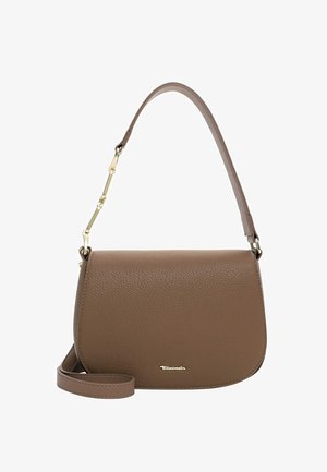 Braune strukturierte Leder-Schultertasche mit Klappenverschluss, goldfarbener Hardware und abnehmbarem Schulterriemen, mit dem Markenlogo "Tamaris" auf der Vorderseite.