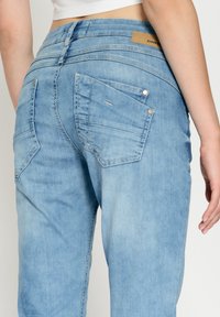 Gang 94AMELIE - Relaxed fit jeans - spring emboss