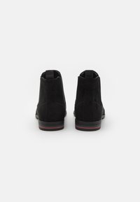 Pier One UNISEX - Botines bajos - black