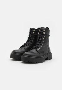 Steve Madden GUSTO - Stivaletti con plateau - black