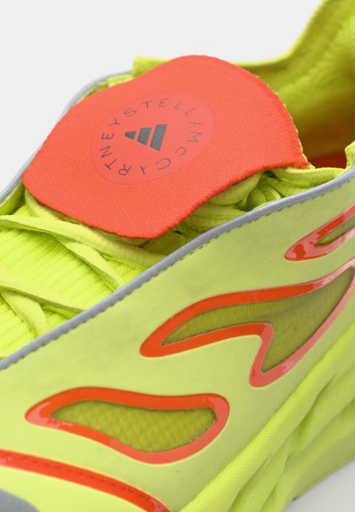 adidas by Stella McCartney ADISTAR - Tenisice za trening - collegiate orange/preloved lime/core black