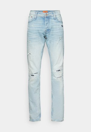 Hellblaue Denim-Jeans mit geradem Schnitt, ausgestattet mit abgeriebenen Rissen auf der Vorderseite und einem leicht ausgewaschenen Look. Klassisches Fünf-Taschen-Design.
